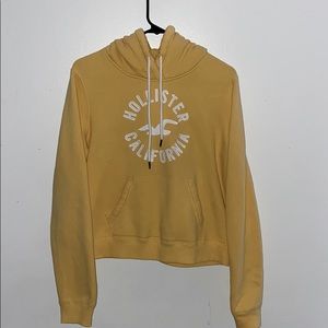 ✨yellow hollister sweatshirt✨
